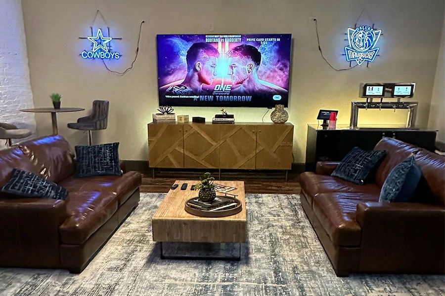 Entertainment Lounge