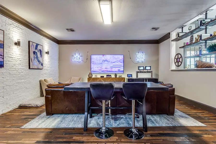 Entertainment Lounge